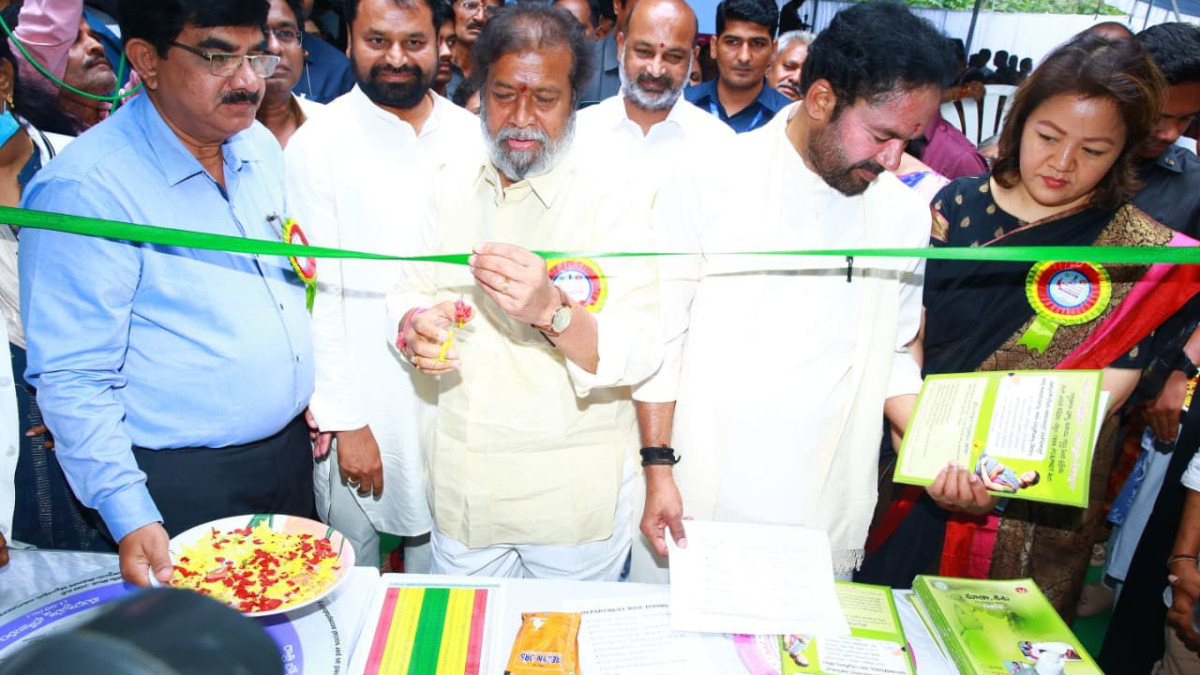 రాష్ట్ర వైద్య, ఆరోగ్య శాఖ మంత్రి దామోదర్ రాజనర్సింహా,కేంద్ర మంత్రి బండిసంజయ్ అమీర్ పేట లోని కమ్యూనిటీ హెల్త్ సెంటర్ పరిశీలిన