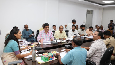 2025-26 సీజన్ పత్తి కొనుగోలు :  మిల్లర్లు, అధికారులతో  సమీక్ష సమావేశం